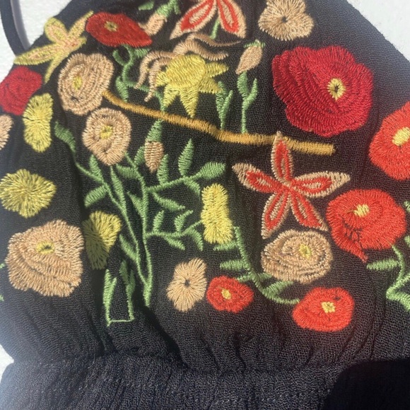 Embroidered flower bralette or crop top - Picture 3 of 4